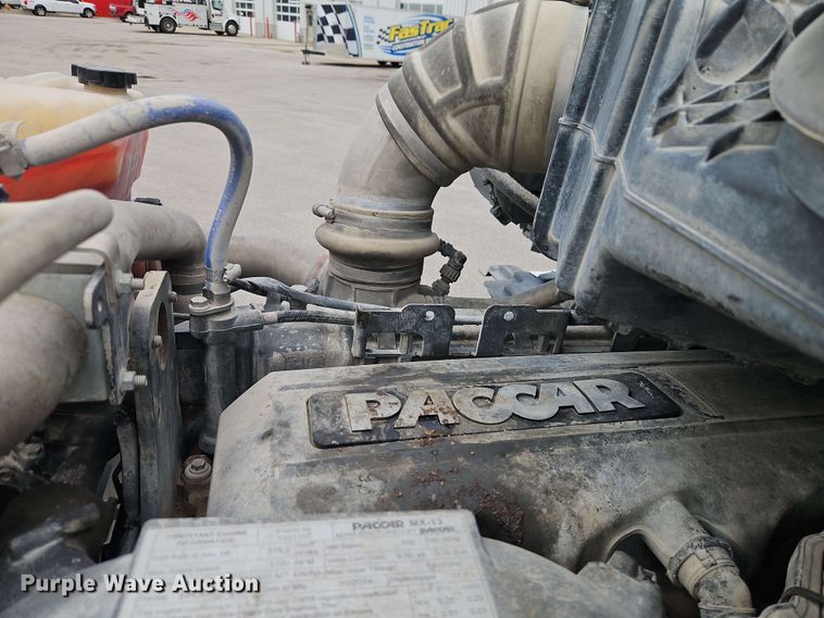 image for item EJ0006 2015 Kenworth T680 semi truck