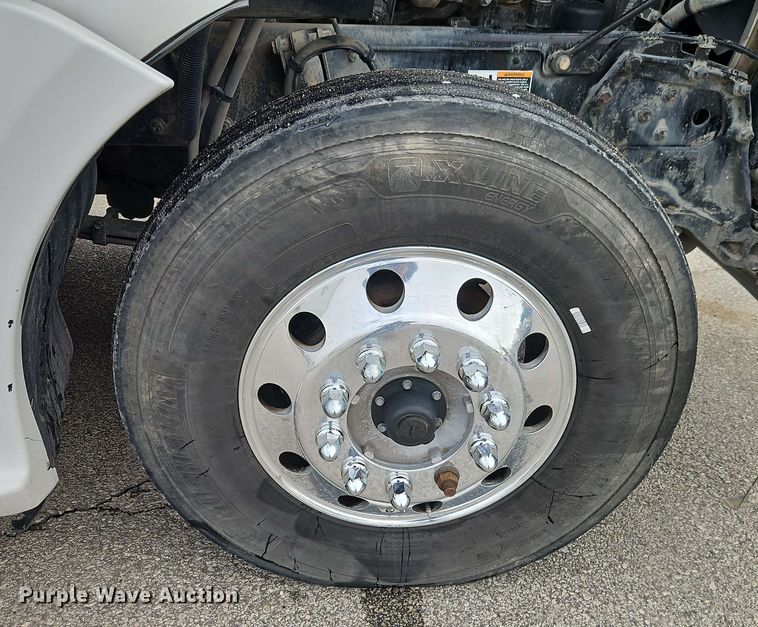 image for item EJ0006 2015 Kenworth T680 semi truck