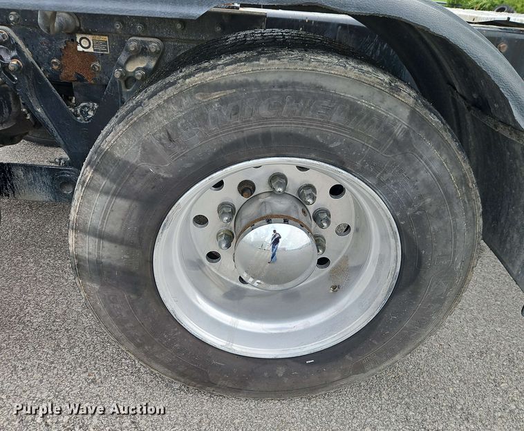 image for item EJ0006 2015 Kenworth T680 semi truck