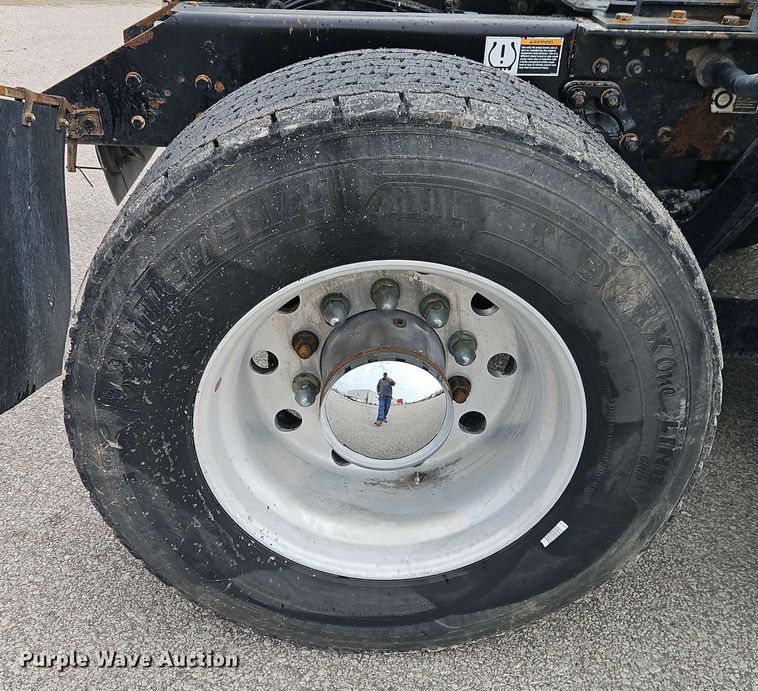 image for item EJ0006 2015 Kenworth T680 semi truck