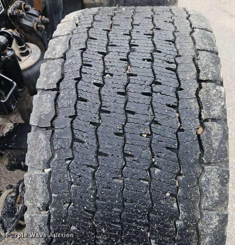 image for item EJ0006 2015 Kenworth T680 semi truck