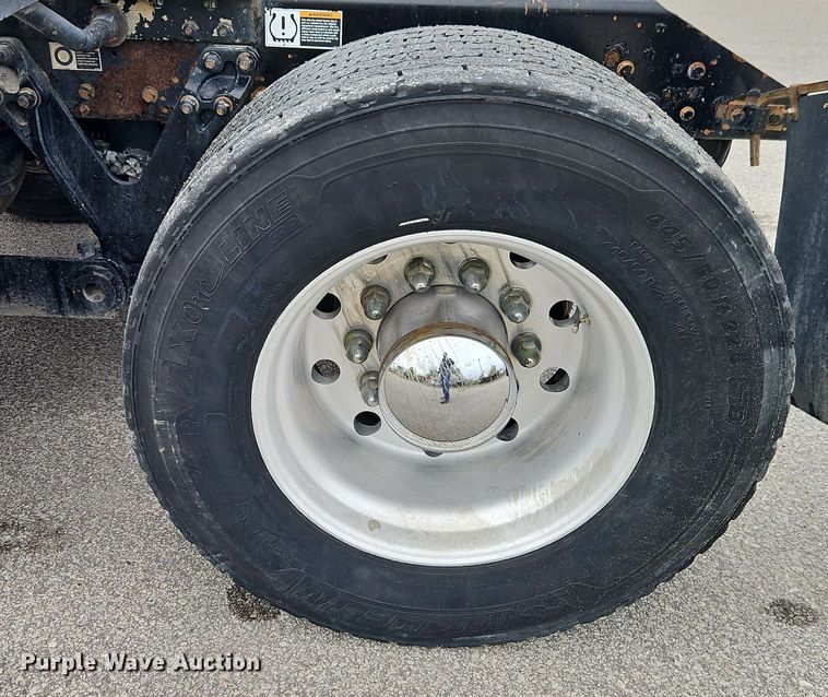 image for item EJ0006 2015 Kenworth T680 semi truck