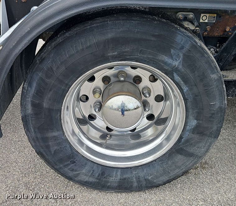 image for item EJ0006 2015 Kenworth T680 semi truck