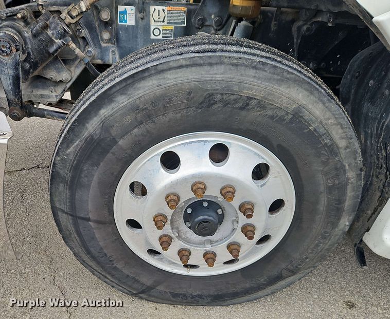 image for item EJ0006 2015 Kenworth T680 semi truck