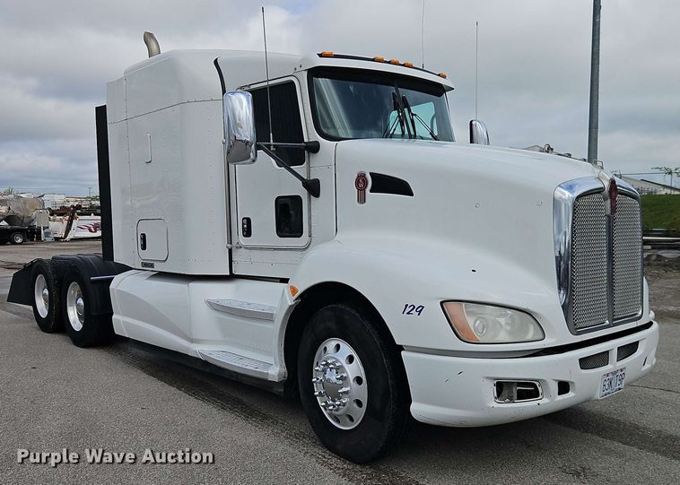 image for item EJ0008 2014 Kenworth T660 semi truck