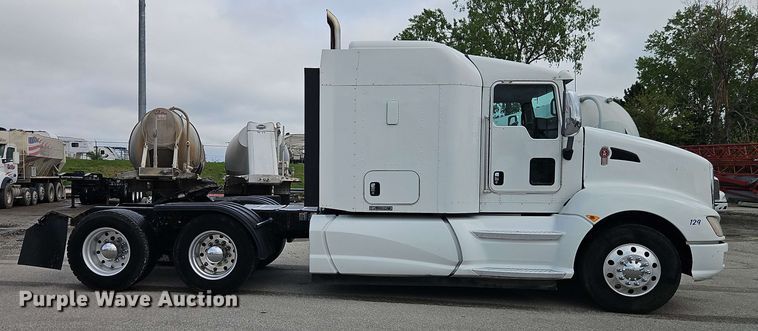 image for item EJ0008 2014 Kenworth T660 semi truck