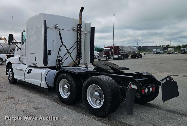 image for item EJ0008 2014 Kenworth T660 semi truck