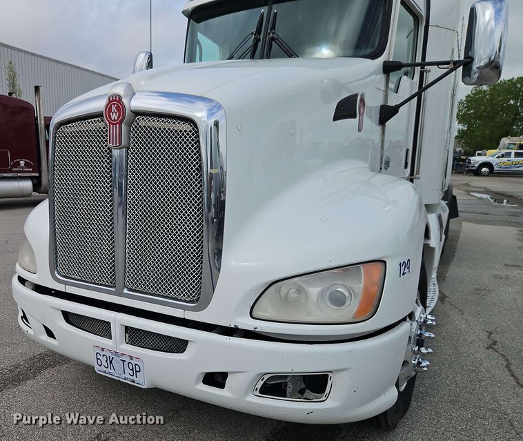image for item EJ0008 2014 Kenworth T660 semi truck