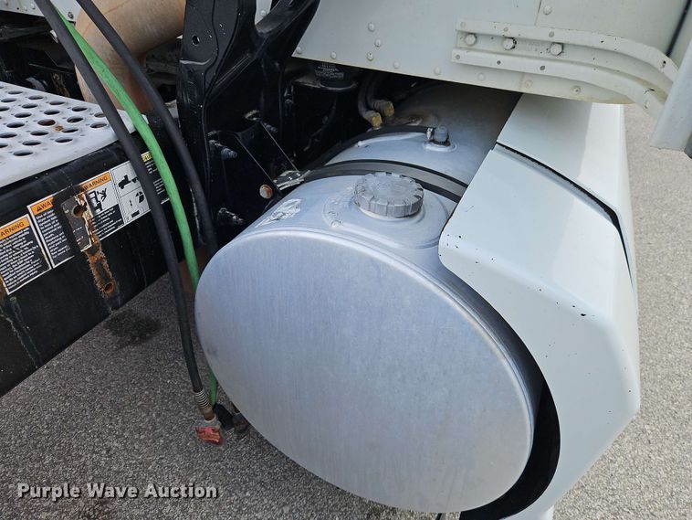 image for item EJ0008 2014 Kenworth T660 semi truck