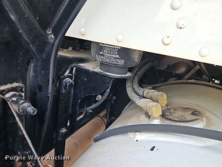 image for item EJ0008 2014 Kenworth T660 semi truck