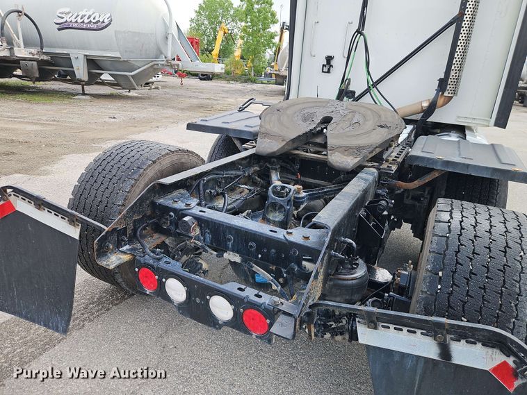 image for item EJ0008 2014 Kenworth T660 semi truck