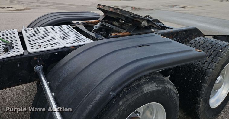 image for item EJ0008 2014 Kenworth T660 semi truck