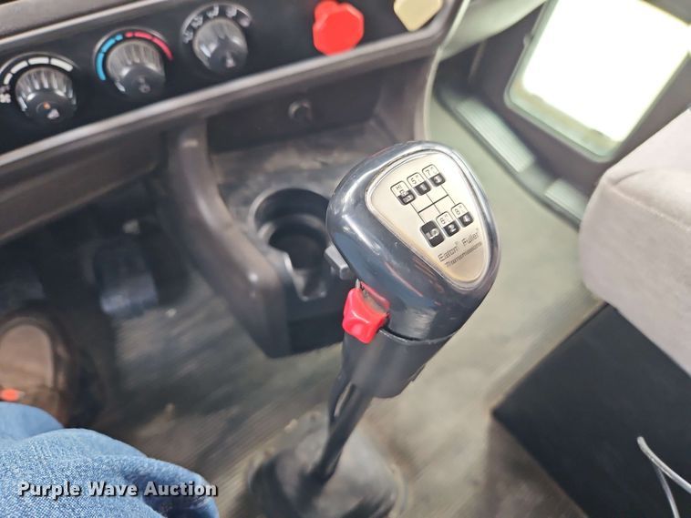 image for item EJ0008 2014 Kenworth T660 semi truck