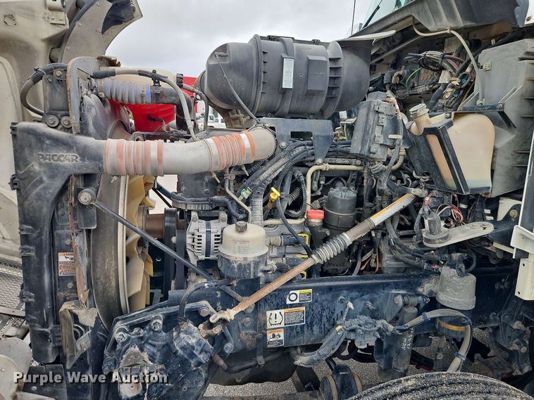 image for item EJ0008 2014 Kenworth T660 semi truck