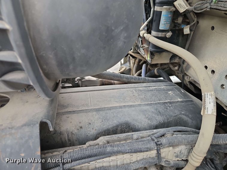 image for item EJ0008 2014 Kenworth T660 semi truck