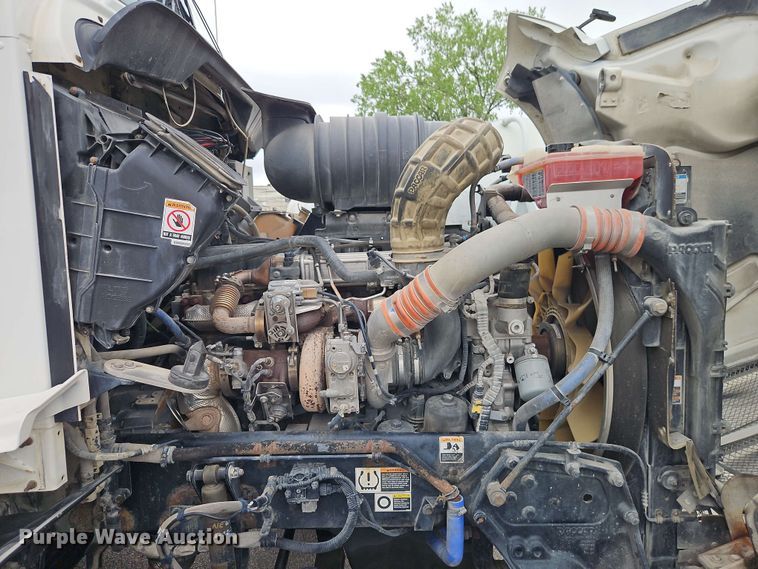 image for item EJ0008 2014 Kenworth T660 semi truck