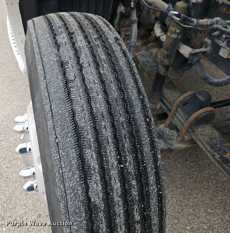 image for item EJ0008 2014 Kenworth T660 semi truck