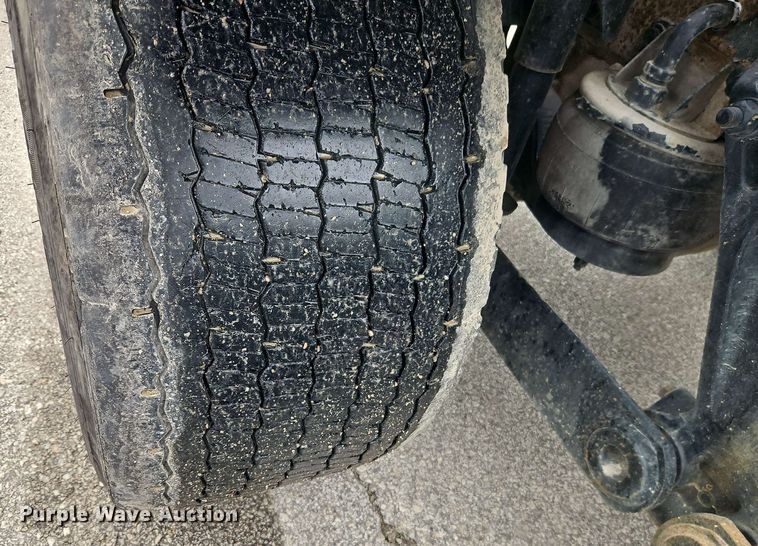 image for item EJ0008 2014 Kenworth T660 semi truck