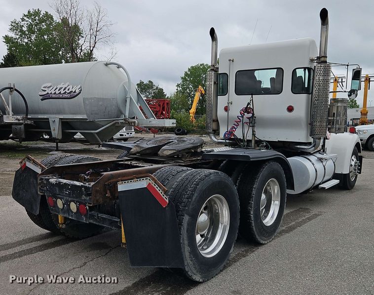 image for item EJ0009 2006 Kenworth W900 semi truck