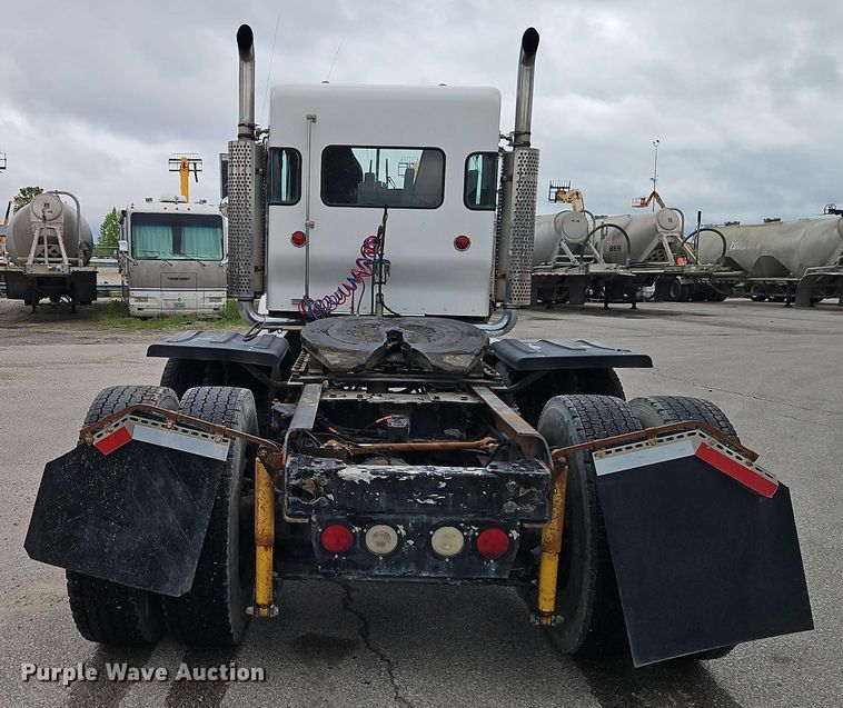 image for item EJ0009 2006 Kenworth W900 semi truck