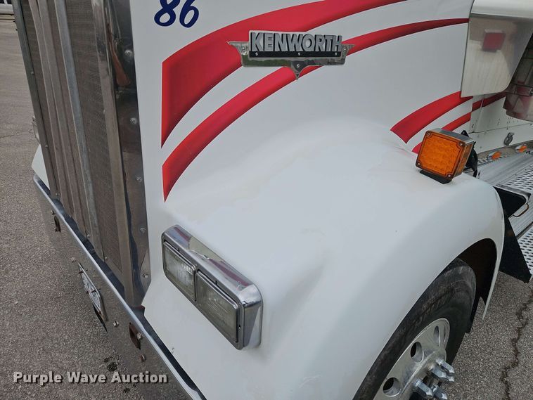 image for item EJ0009 2006 Kenworth W900 semi truck