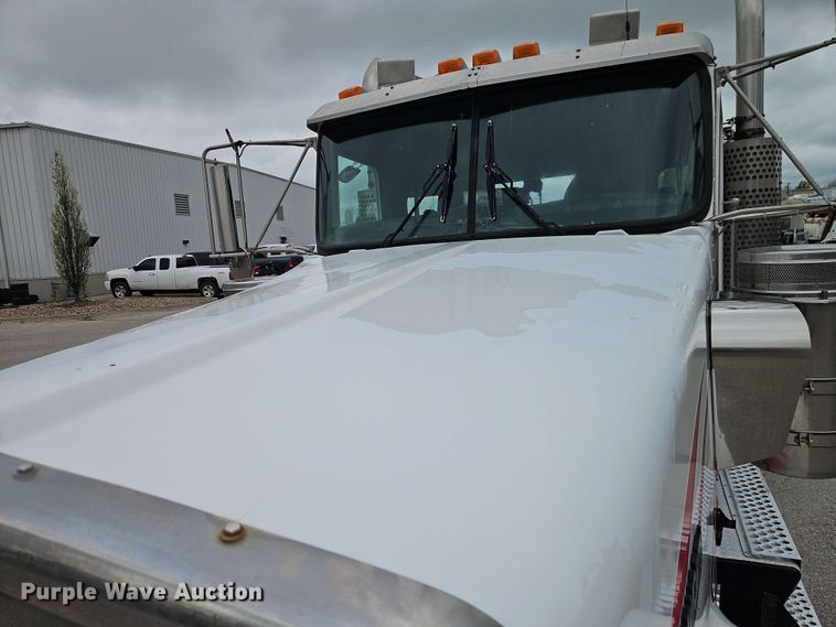 image for item EJ0009 2006 Kenworth W900 semi truck