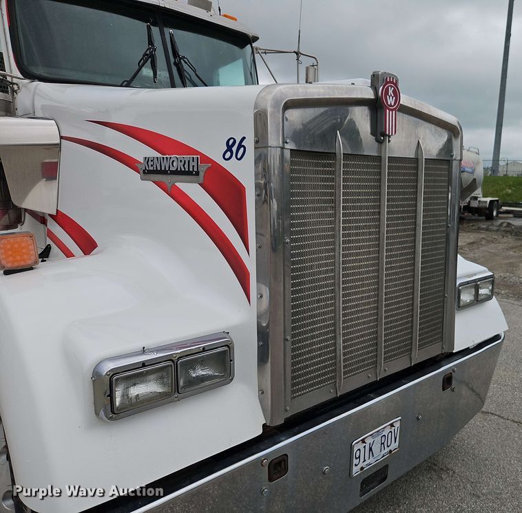 image for item EJ0009 2006 Kenworth W900 semi truck