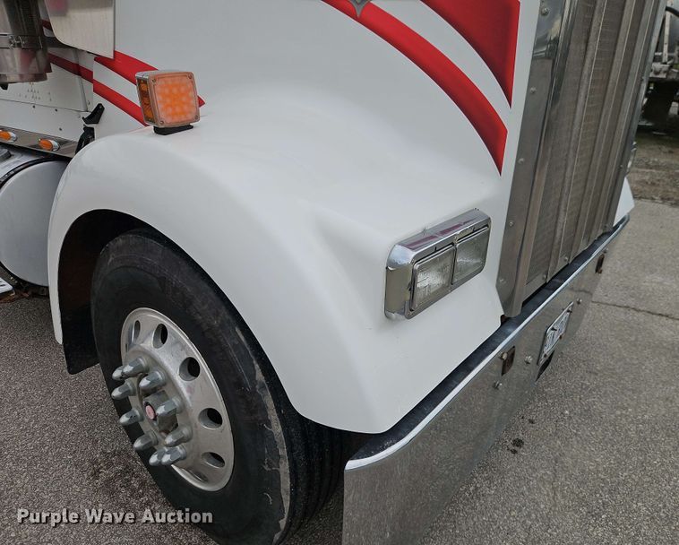 image for item EJ0009 2006 Kenworth W900 semi truck
