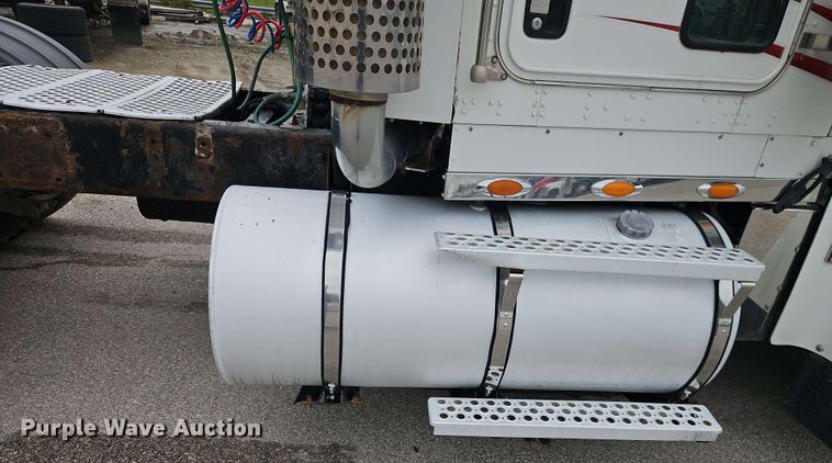 image for item EJ0009 2006 Kenworth W900 semi truck