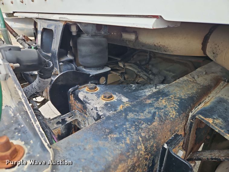 image for item EJ0009 2006 Kenworth W900 semi truck