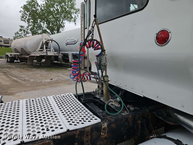 image for item EJ0009 2006 Kenworth W900 semi truck