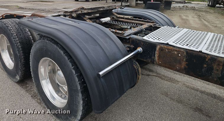 image for item EJ0009 2006 Kenworth W900 semi truck