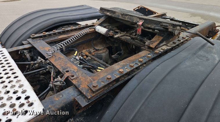 image for item EJ0009 2006 Kenworth W900 semi truck