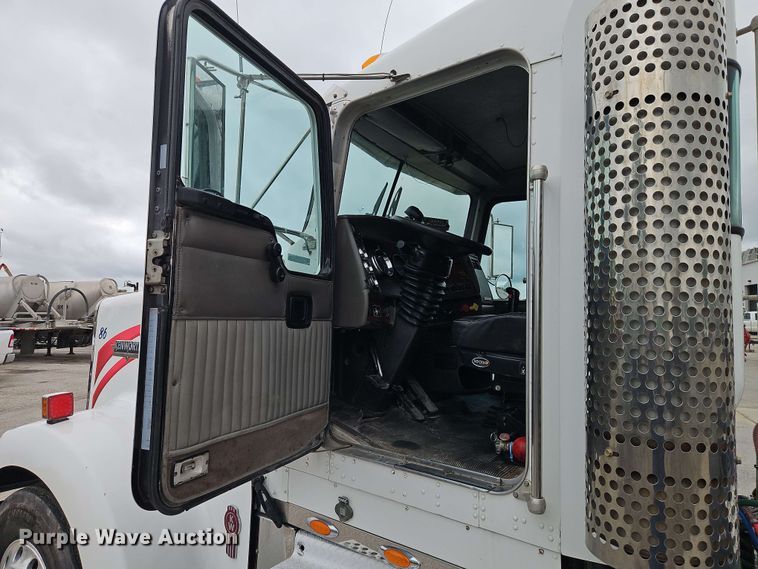 image for item EJ0009 2006 Kenworth W900 semi truck