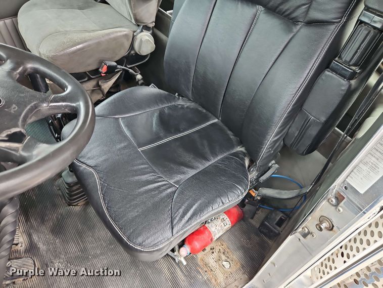 image for item EJ0009 2006 Kenworth W900 semi truck