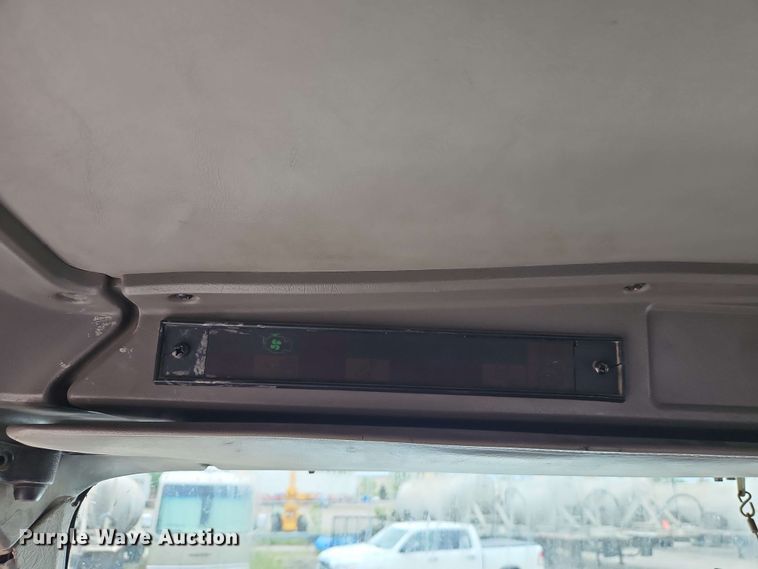 image for item EJ0009 2006 Kenworth W900 semi truck