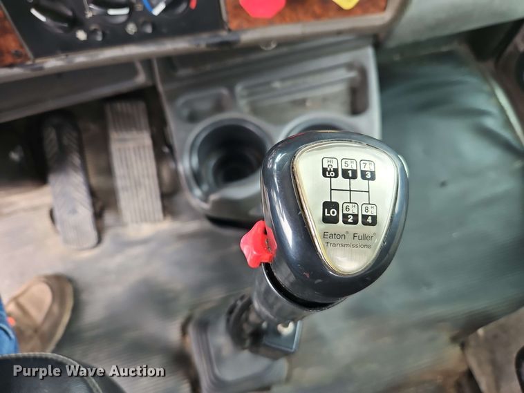 image for item EJ0009 2006 Kenworth W900 semi truck