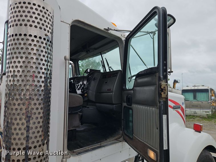 image for item EJ0009 2006 Kenworth W900 semi truck