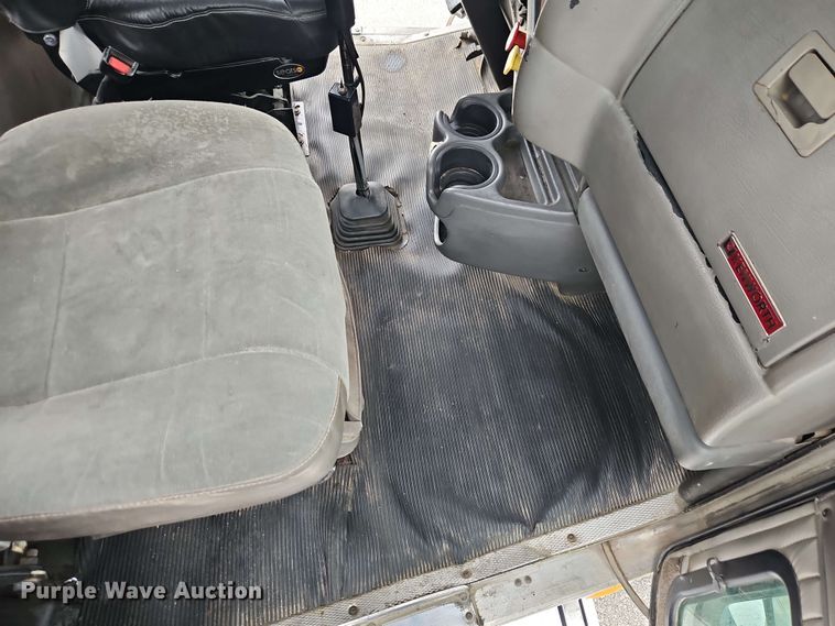 image for item EJ0009 2006 Kenworth W900 semi truck