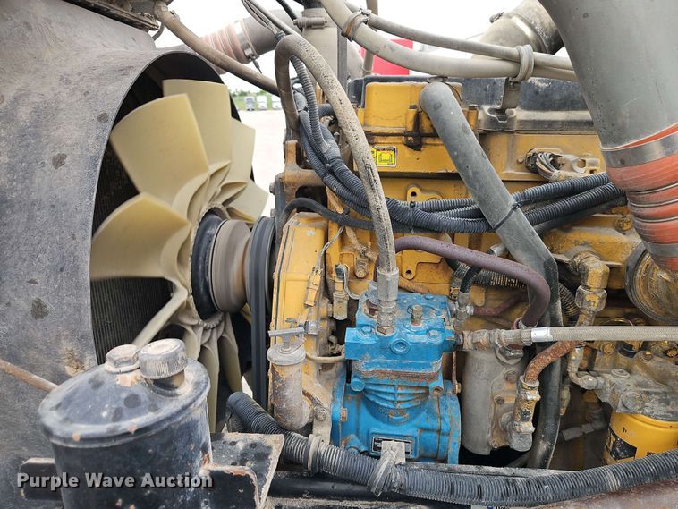 image for item EJ0009 2006 Kenworth W900 semi truck