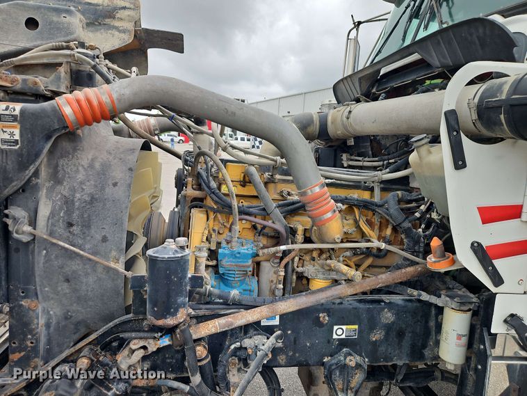 image for item EJ0009 2006 Kenworth W900 semi truck