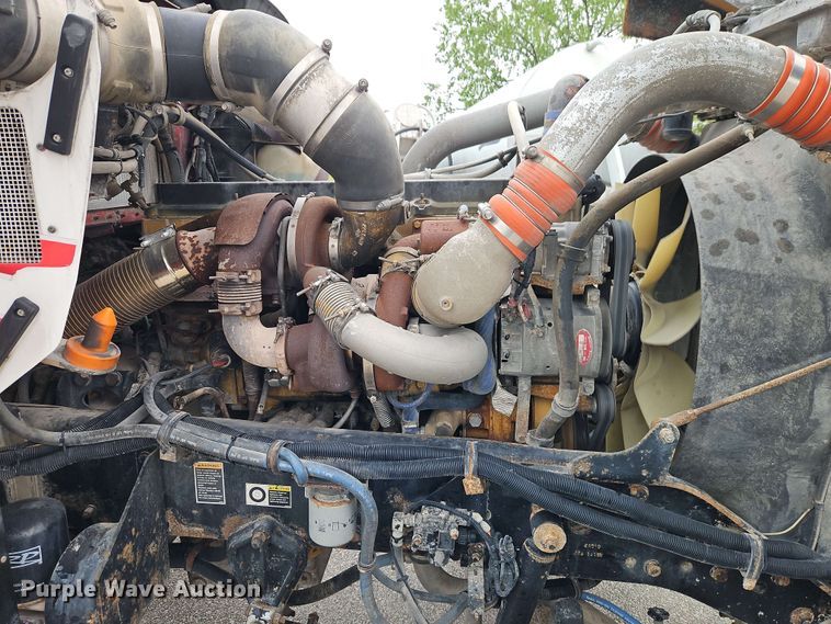 image for item EJ0009 2006 Kenworth W900 semi truck