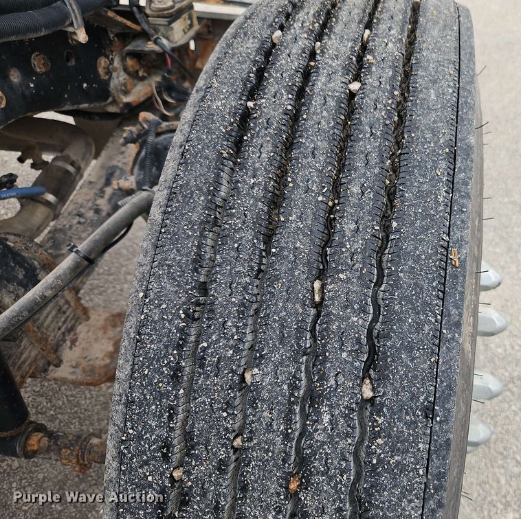 image for item EJ0009 2006 Kenworth W900 semi truck