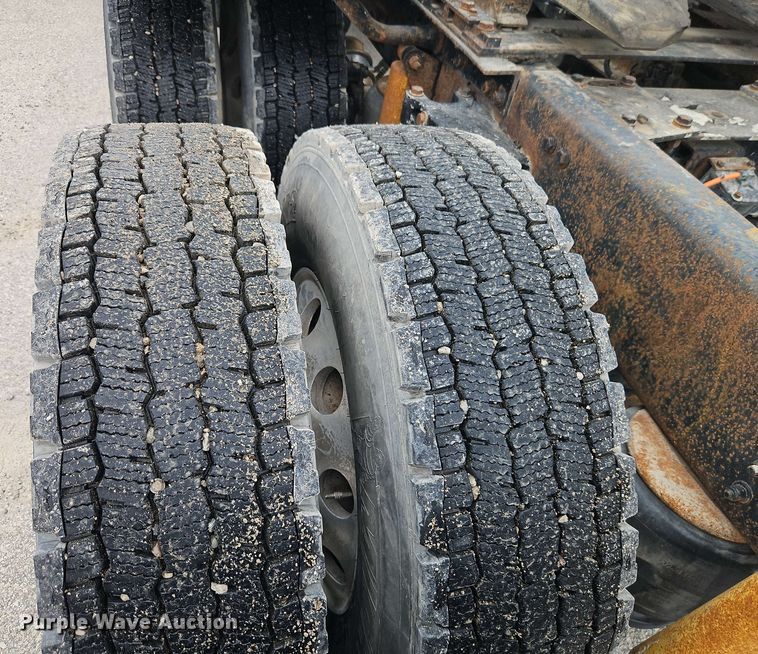 image for item EJ0009 2006 Kenworth W900 semi truck