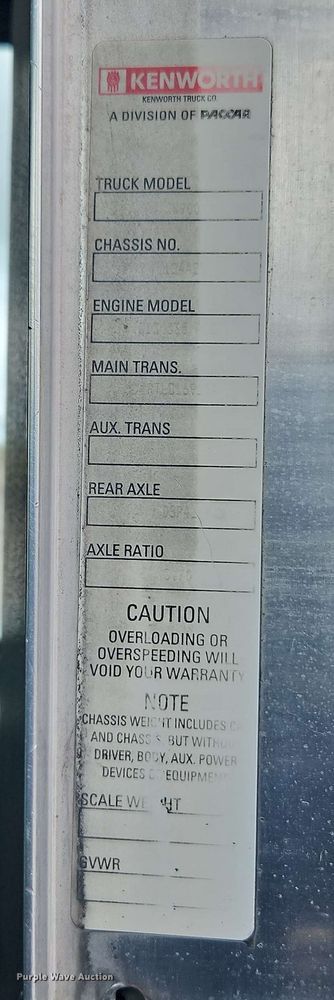 image for item EJ0009 2006 Kenworth W900 semi truck
