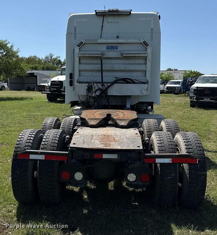 image for item EJ3638 2005 Freightliner Century Class semi truck