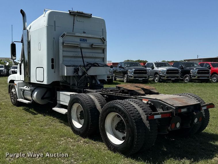 image for item EJ3638 2005 Freightliner Century Class semi truck