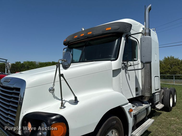 image for item EJ3638 2005 Freightliner Century Class semi truck