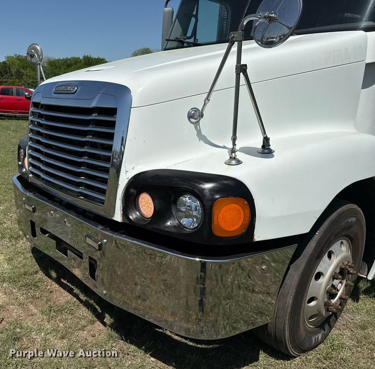 image for item EJ3638 2005 Freightliner Century Class semi truck