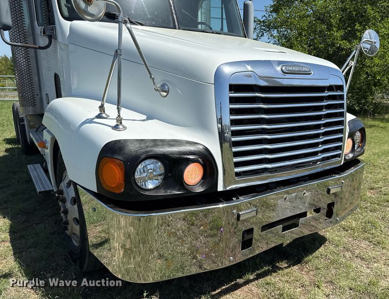 image for item EJ3638 2005 Freightliner Century Class semi truck